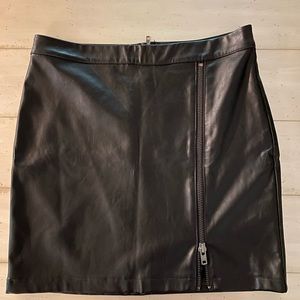 Georgeous Faux Leather Romeo & Juliet mini skirt.
